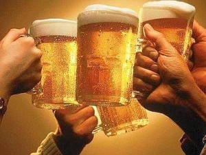 Alcol e giovani: cala il consumo, ma aumenta l'eccesso 
