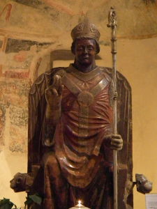 21 maggio La celebre statua di San Zen che ride(Basilica di San Zeno, Verona)