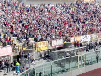 Tifosi del Livorno Calcio allo stadio Armando Picchi - foto da wikipedia