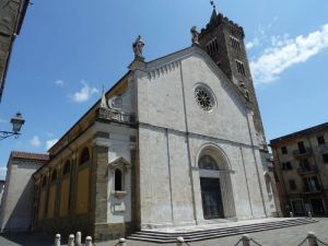 monumenti-a-sarzana-cosa-visitare-Cattedrale-di-Santa-Maria-Assunata2