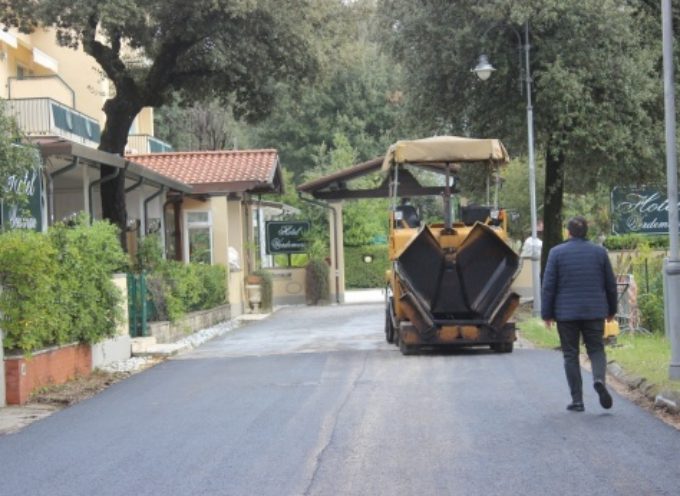 PIETRASANTA – Viabilità: strade pericolose a Focette, via radici e nuovo asfalto tra via Mameli-via Cipro