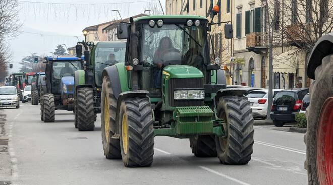 Cinquanta trattori in corteo da Capannori a Lucca