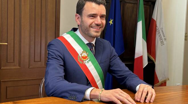 Giordano Del Chiaro primo giorno da sindaco consegna della fascia