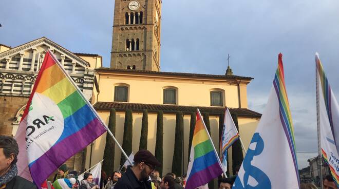 Altopascio in piazza per dire no all