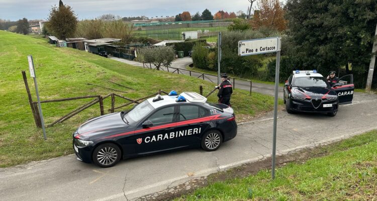 Lucca, colpiscono un 62enne con 2 coltellate. Due giovani fermati dai Carabinieri