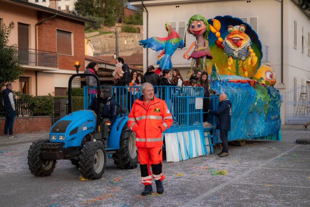 Rinviata la sfilata del Carnovale Porcarese, ma all’Happy Bar ci sono i frati preparati dai pasticceri