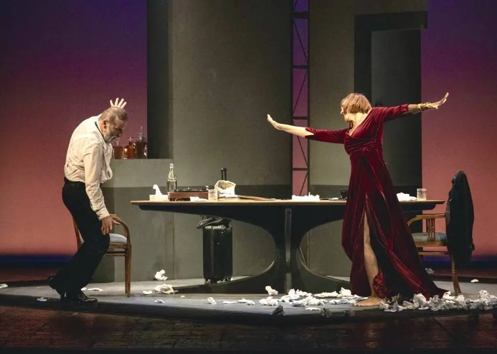 All’auditorium Vincenzo da Massa Carrara c’è ‘Non si fa così’ con Lucrezia Lante della Rovere