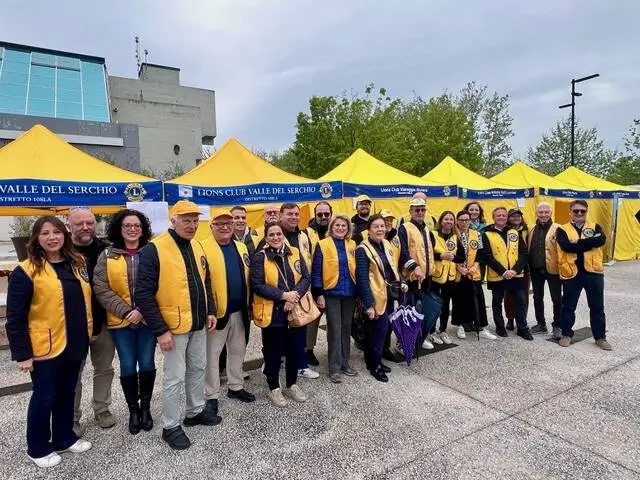 La pioggia non ferma i Lions in piazza a Capannori: 120 i controlli medici offerti