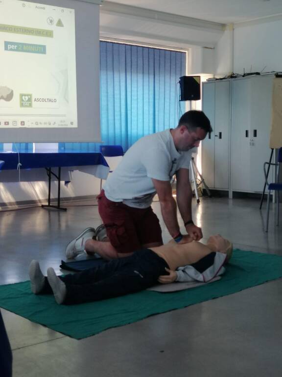 Percorsi didattici in piazza e un nuovo defibrillatore con la Misericordia di Marlia