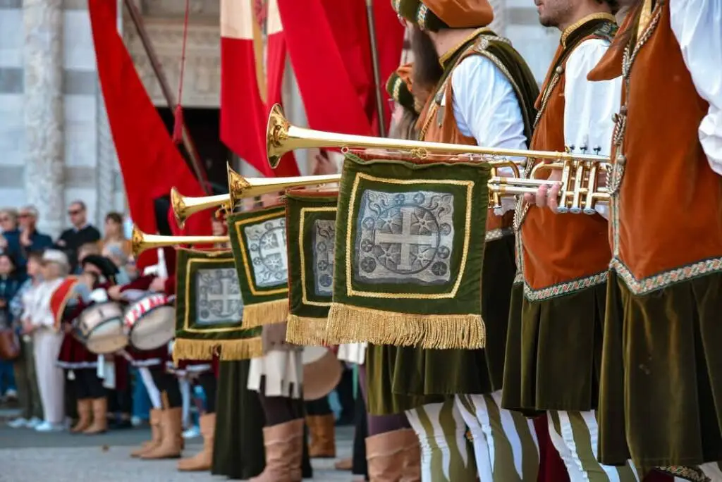 Sbandieratori e Musici in piazza per il Torneo di Bandiere Città di Lucca