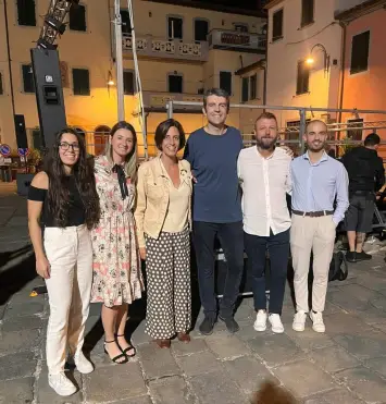 Federico Basso incanta piazza Ricasoli: tutto esaurito per ‘Fuori Teatro’ ad Altopascio