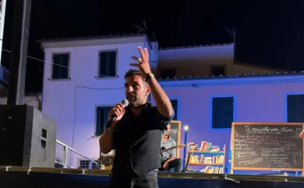 Più di 600 spettatori ad Altopascio per lo spettacolo 'Ti racconto una storia' dell’attore Edoardo Leo