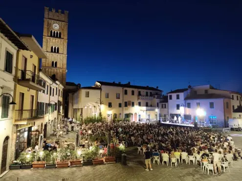 Più di 600 spettatori ad Altopascio per lo spettacolo 'Ti racconto una storia' dell’attore Edoardo Leo