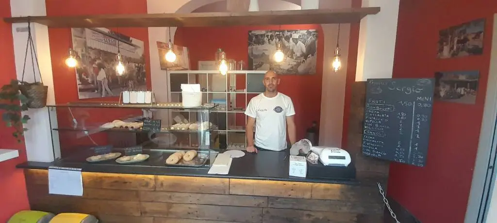 Dai gelati ai mitici ‘frati’, Sergio compie 70 anni di attività e pensa a una nuova sede