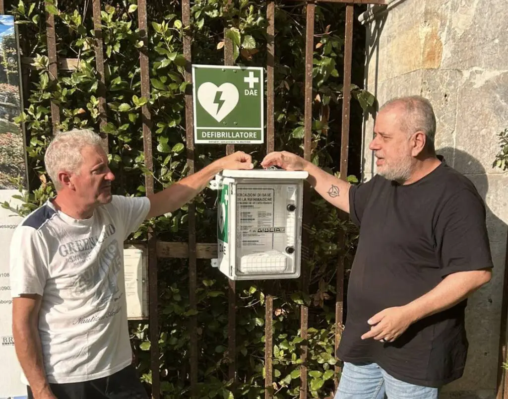 Installato un defibrillatore davanti all'ingresso di Villa Reale di Marlia