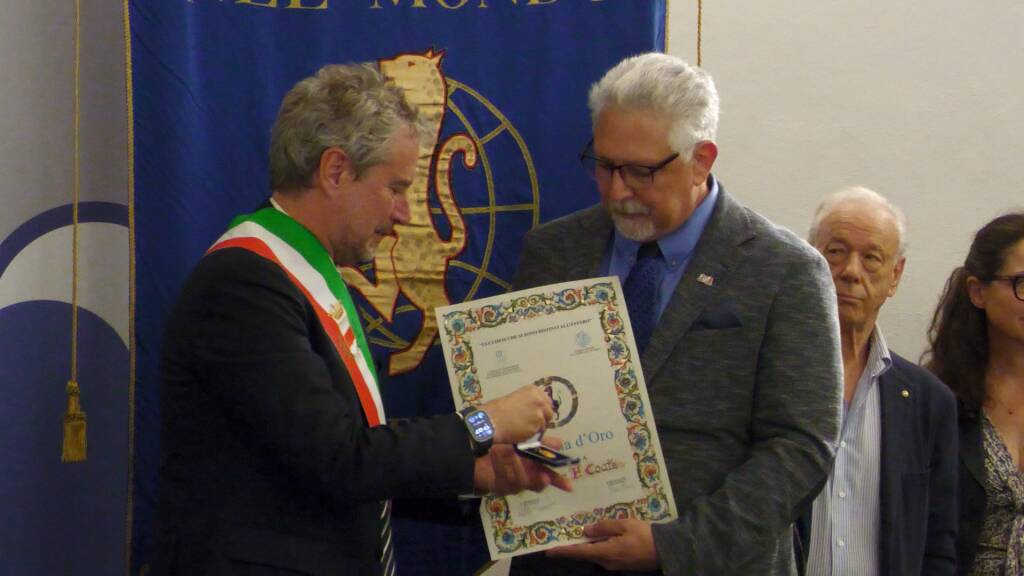 premio lucchesi distinti estero 2025