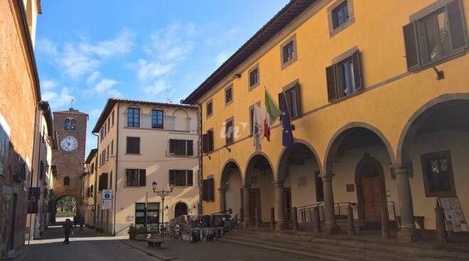 Rifiuti in circonvallazione ad Altopascio, il Comune di Castelfranco: 'La Provincia deve provvedere alla pulizia'