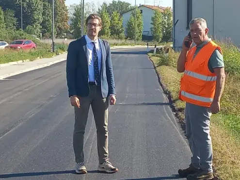 Via dei Colombini pronta per la prossima settimana: asfaltatura in corso