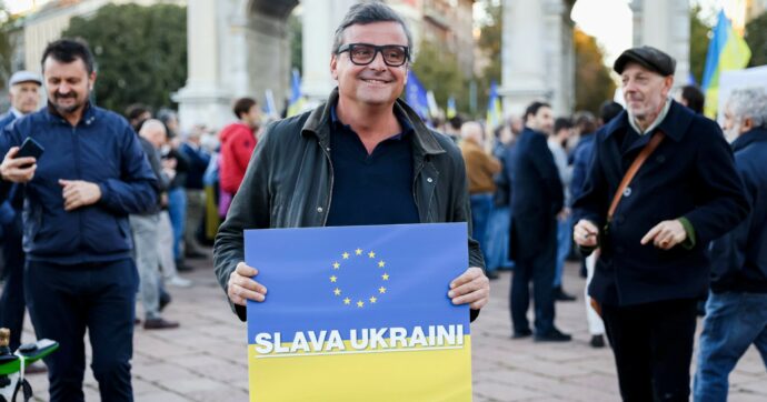Lucca, Calenda va con i “filorussi”. Azione in maggioranza anche se il vicesindaco incolpava le Nato dell’invasione