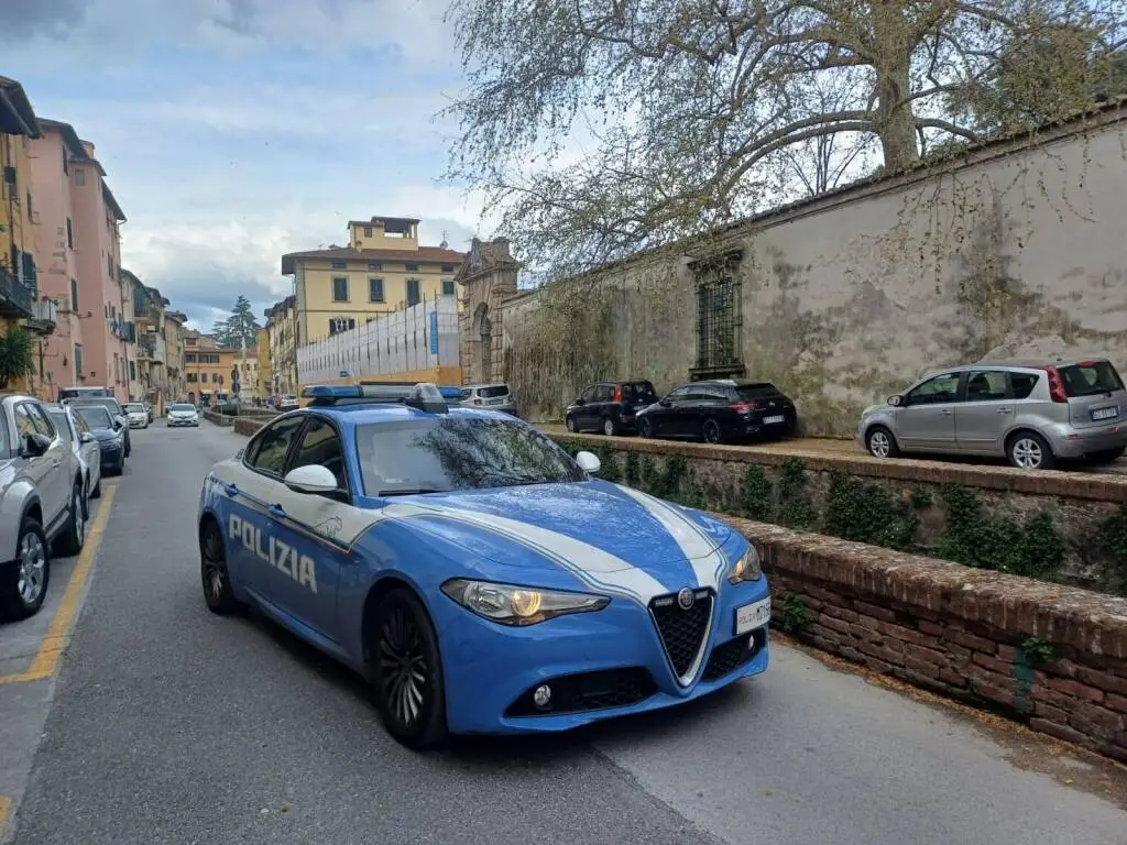 Coltellata in via della Quarquonia, indagini della polizia: attesa per la deposizione della vittima