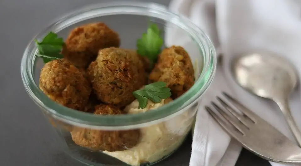 I falafel della discordia: Forza Italia Capannori 'contro' il menù palestinese a scuola