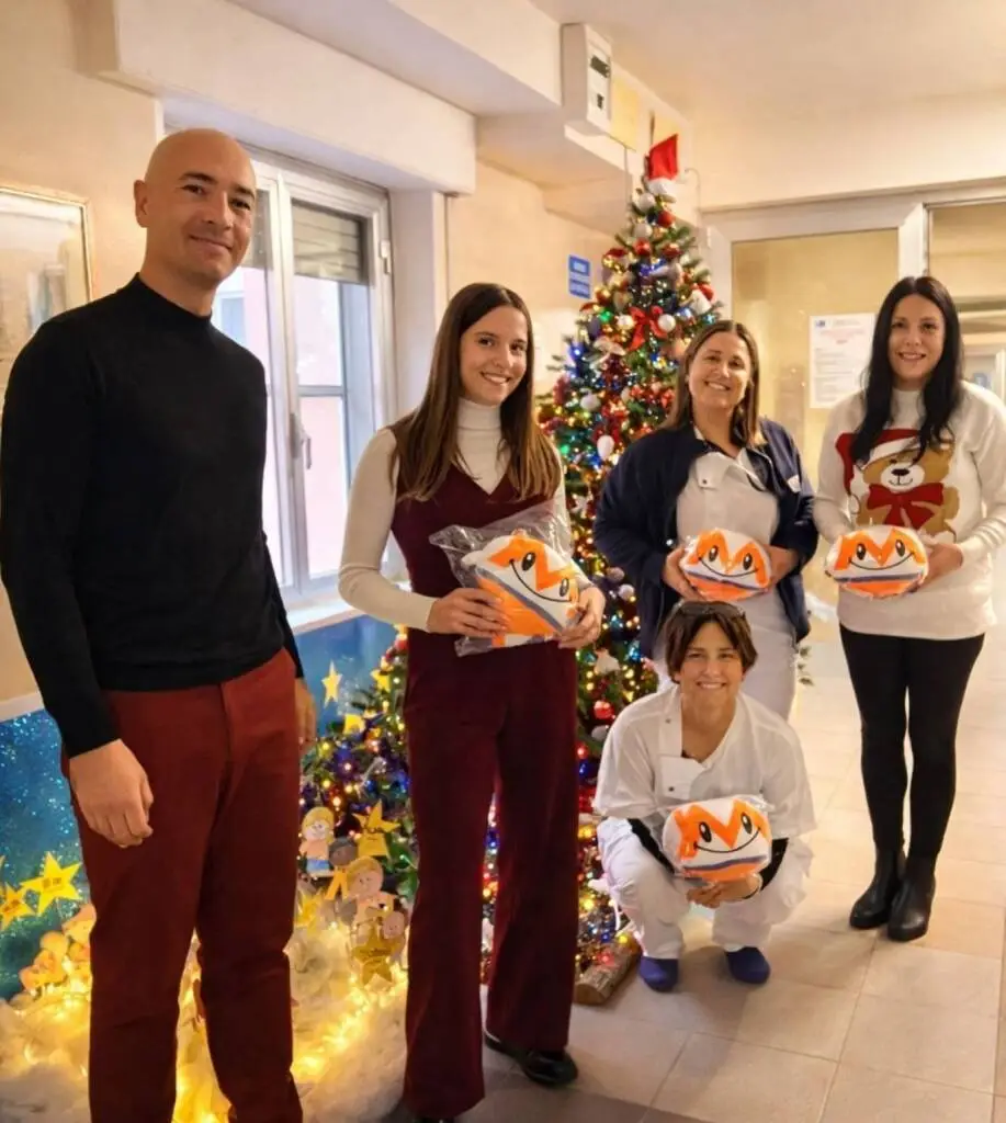 Libri, giochi e peluche per i bambini ricoverati negli ospedali di Barga e Lucca