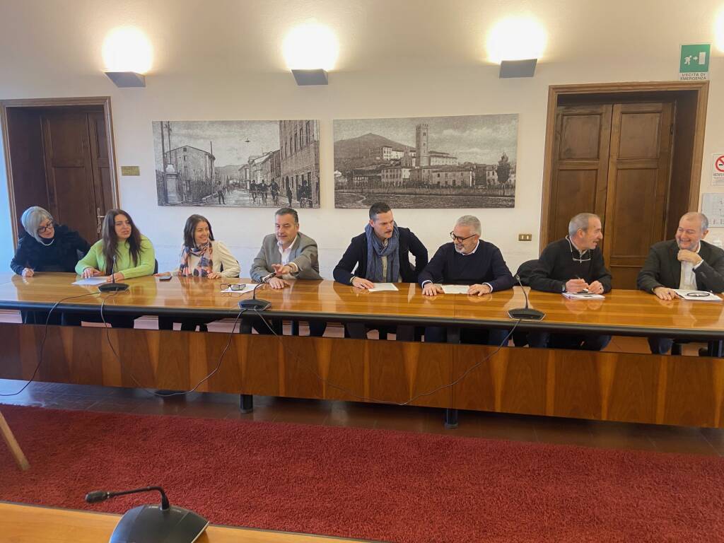 Porcari giro d'Italia, comitato di tappa, logo e Comune in rosa