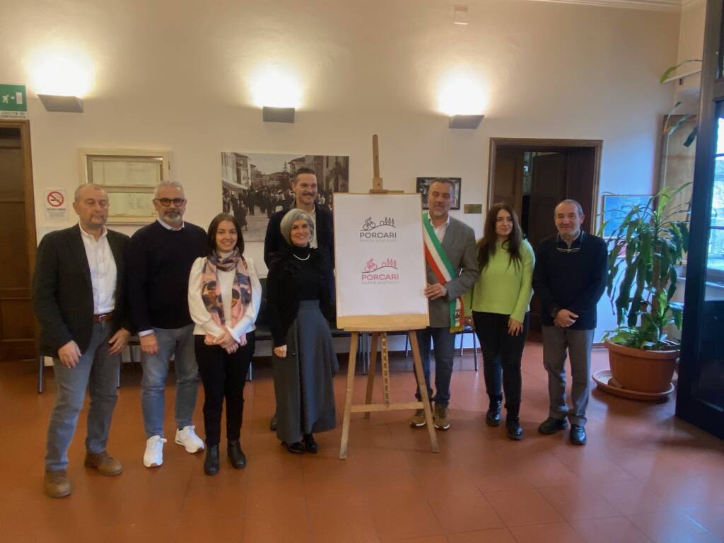 Porcari Giro d'Italia, comitato di tappa, logo e città in rosa