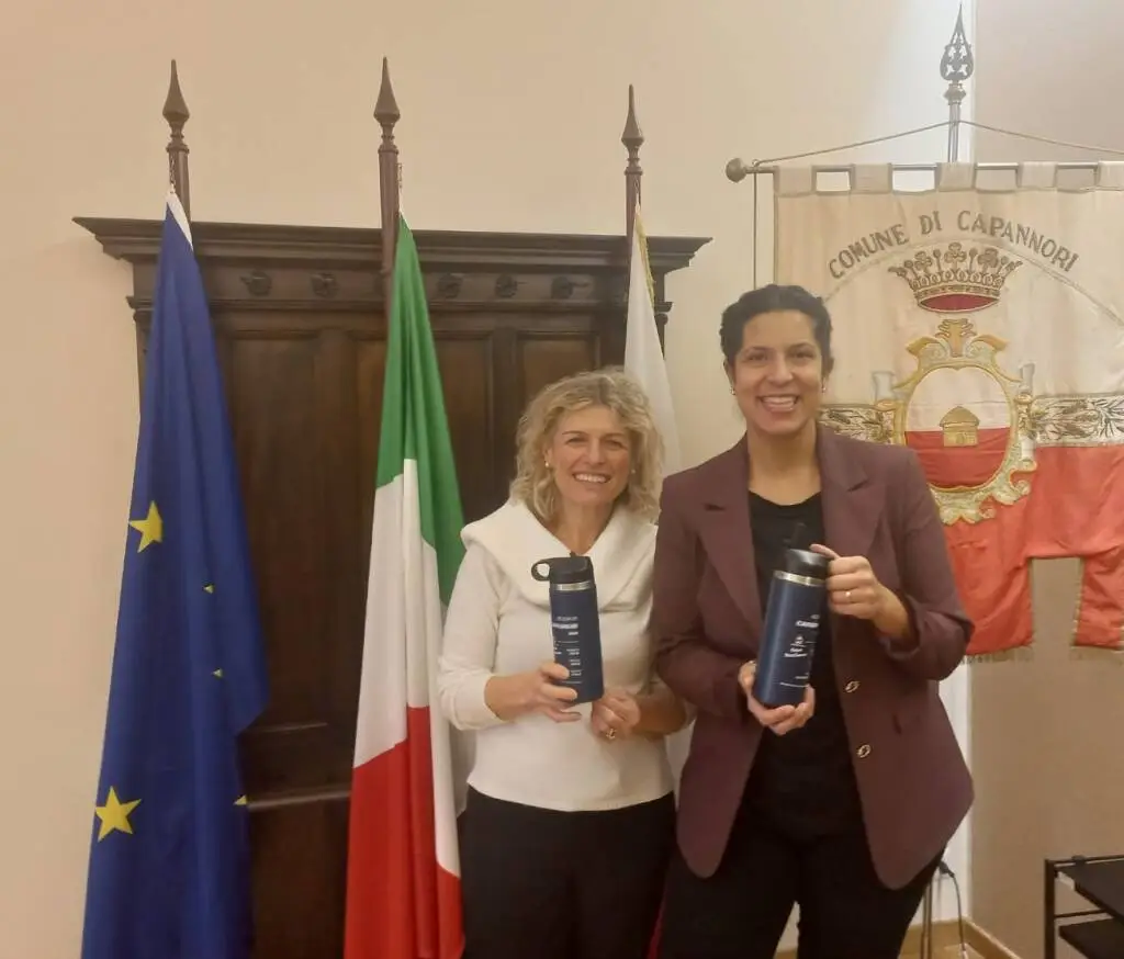 Sostenibilità, il comune di Capannori regala 800 borracce agli studenti