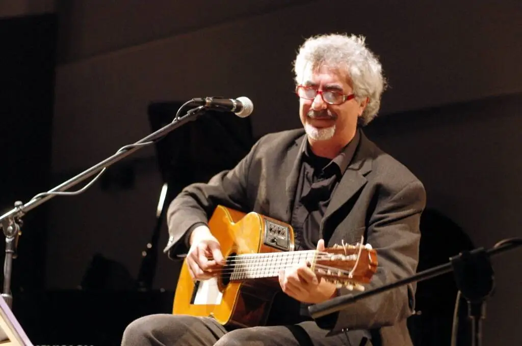 Musica e poesia per un viaggio nella canzone italiana che fa bene anche alla Croce Verde