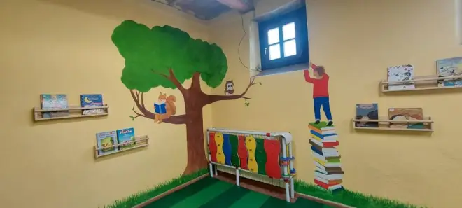 Alla primaria Salvo D’Acquisto di Villa Basilica una donazione per il rinnovo degli arredi della biblioteca