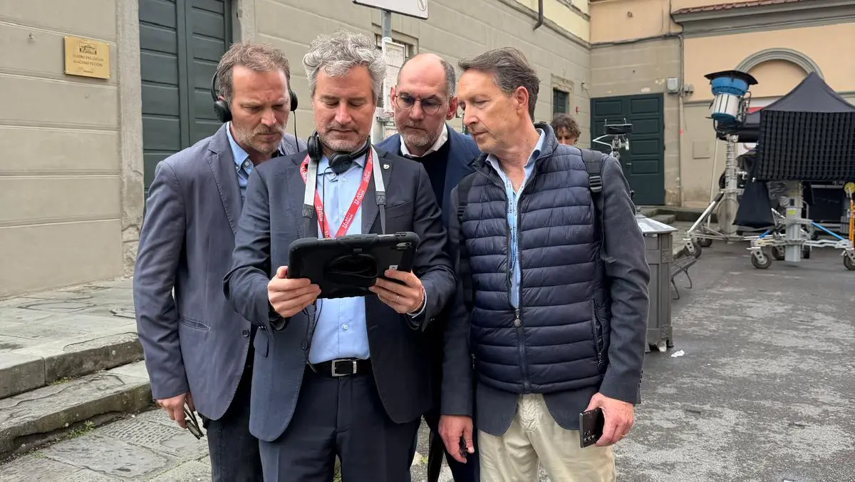 Sindaco e assessore seguono le riprese