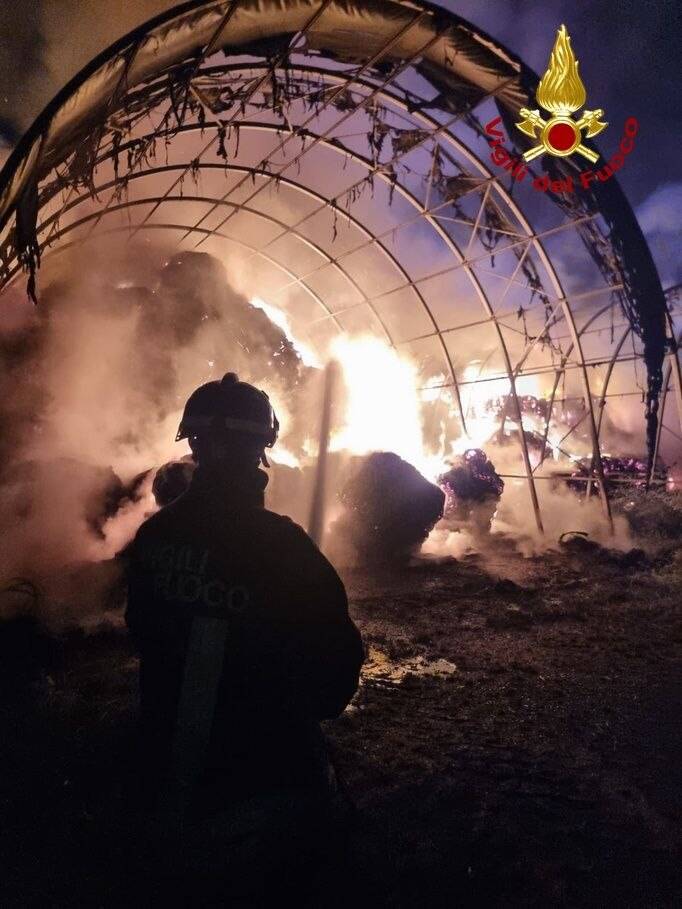 incendio, via dei Selmi, Lammari