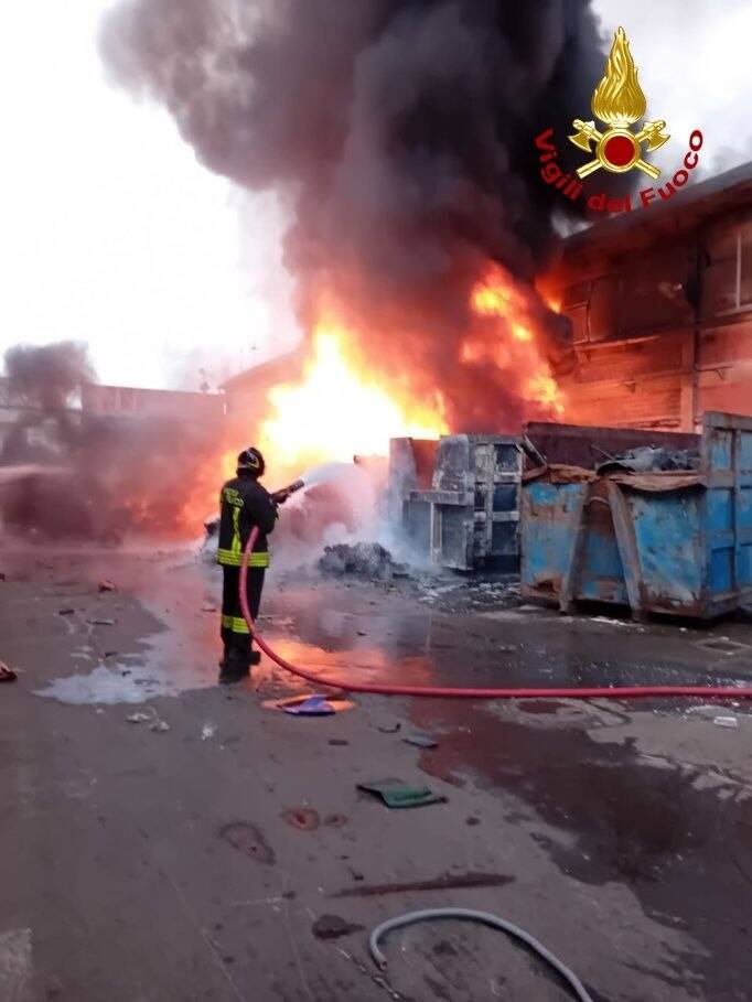 incendio, capannone, Salanetti