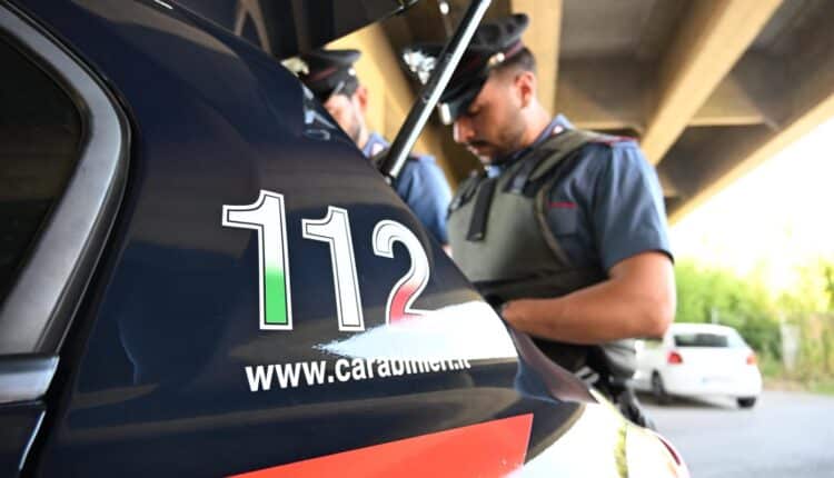 Lucca: blitz dei Carabinieri in un negozio di piante, quasi un chilo di droga sequestrato