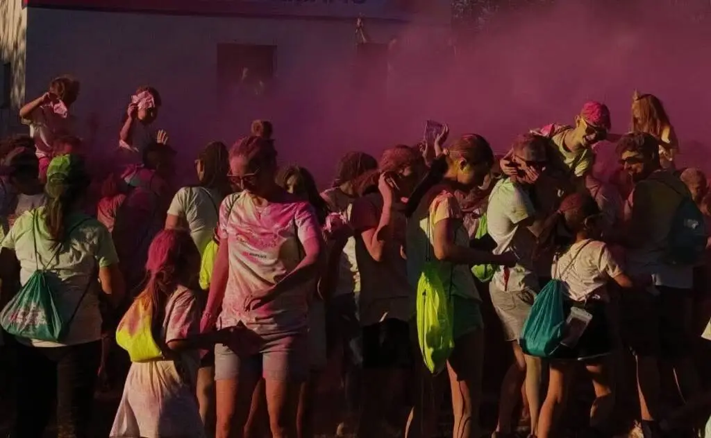 La ColorCorriamo cresce ancora: 620 persone in strada a Porcari per la settima edizione