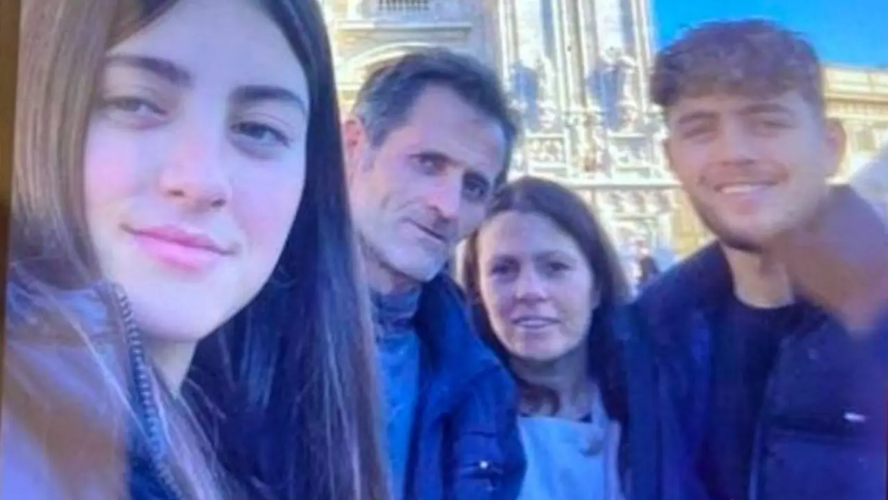 La famiglia Kola durante una gita a Milano