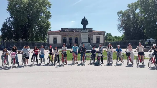 Da Capannori a Capo Nord in bicicletta in ricordo del fratello scomparso e a sostegno dell’Agbalt