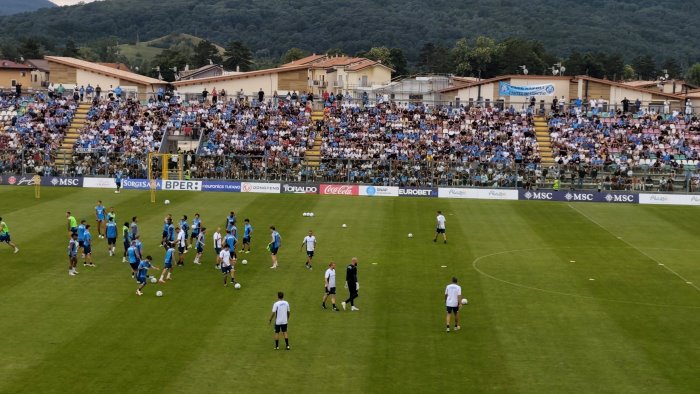 castel di sangro lucca e milinkovic in gruppo giuffredi sugli spalti