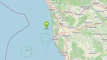 La terra continua a tremare sulla costa, edifici evacuati e gente in strada: “Sentita molto bene”