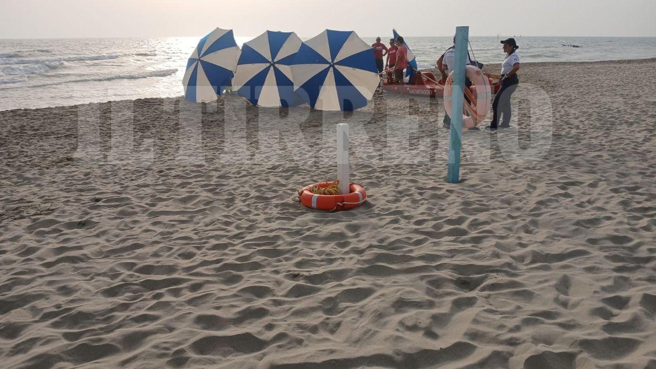 Soccorsi in mare a Viareggio, sulla Passeggiata di fronte ai Bagni Principe e Imperia