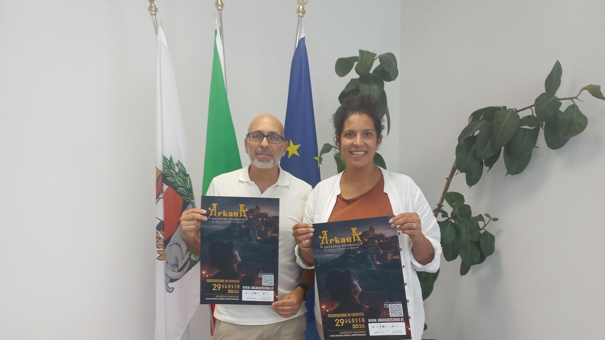 L assessora Claudia Berti e Marco Ricciardi di Ecoeventi alla presentazione di Arkana
