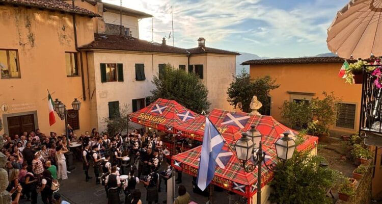 Il centro di Barga durante un edizione del Scottish Festival.