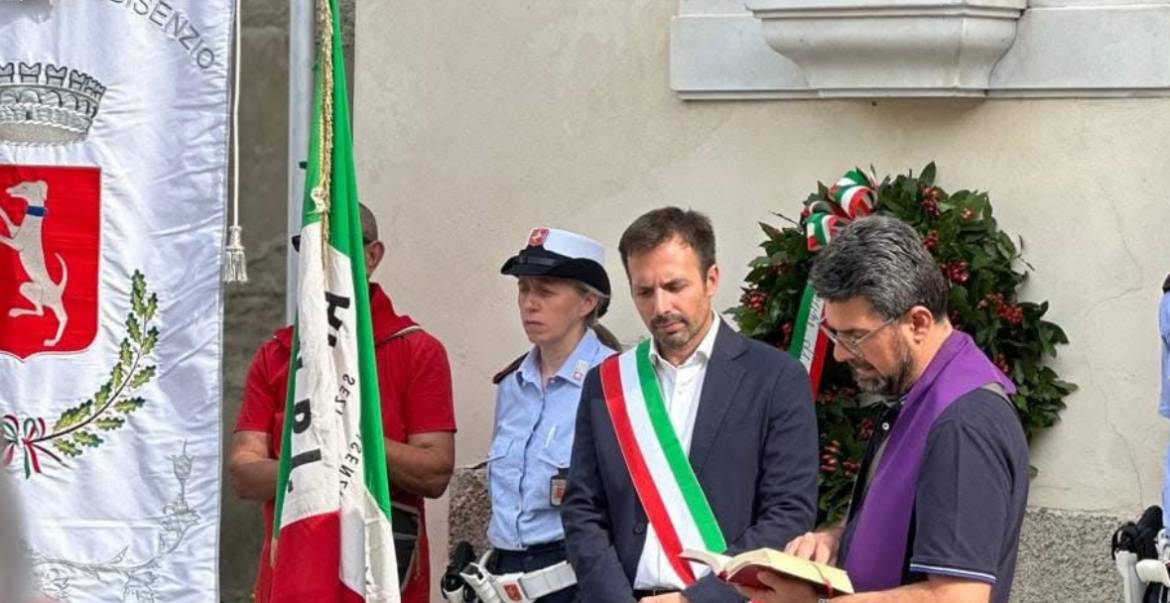 Cerimonia a Campi Bisenzio: gonfalone del Bisenzio, fascia tricolore e corona d’alloro per i caduti.