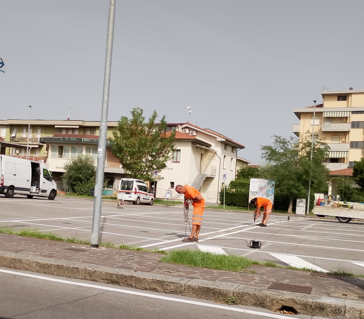 Cantiere in piazza Fratelli Cervi a Santa Croce sull'Arno per il ritorno del mercato settimanale