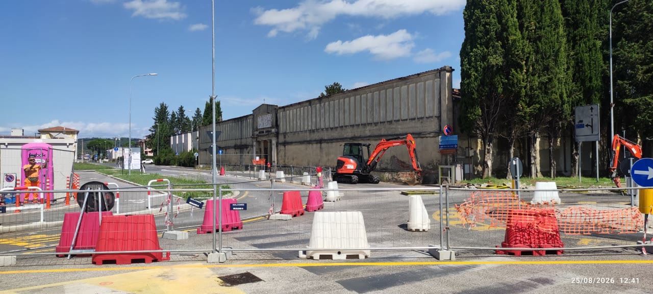Cantiere della rotatoria definitiva al cimitero di Castelfranco di Sotto, via Usciana e viale Europa
