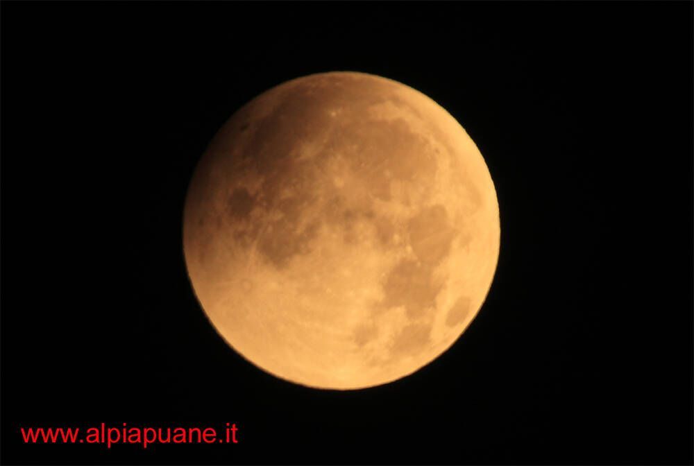 Eclissi di Luna fotografata da Valgiano, Capannori