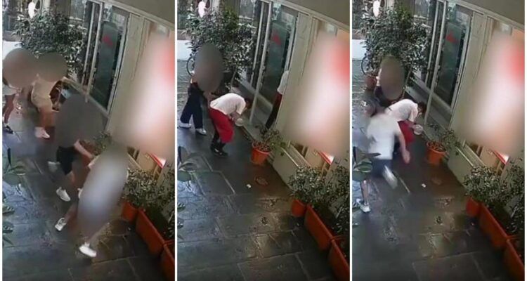 Sequenza di tre fotogrammi dalle telecamere: la rapina in piazza della Repubblica a Firenze, volti oscurati.