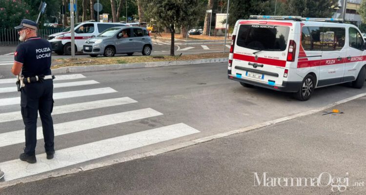 Viale Mascagni a Grosseto, strisce pedonali e alberi: qui un 75enne è stato investito mercoledì pomeriggio.
