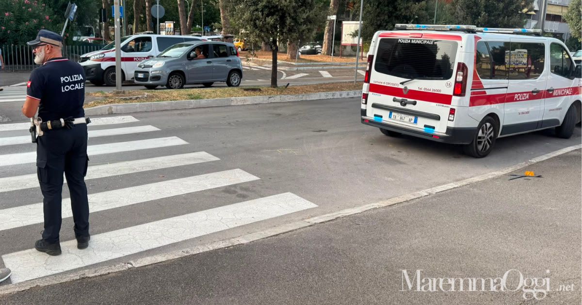 Viale Mascagni a Grosseto, strisce pedonali e alberi: qui un 75enne è stato investito mercoledì pomeriggio.